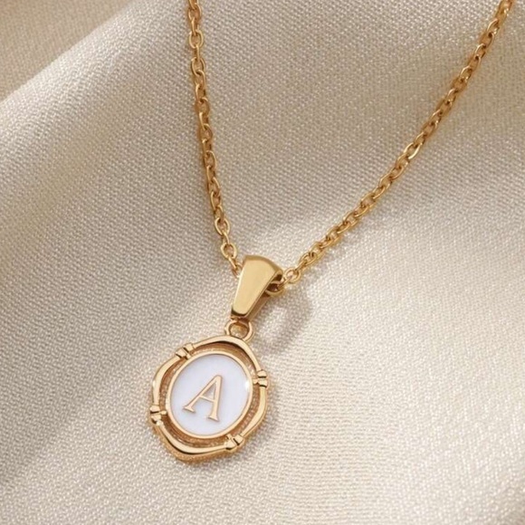 Gold-Plated Initial Pendant Necklace - Oval - Picture 2 of 6